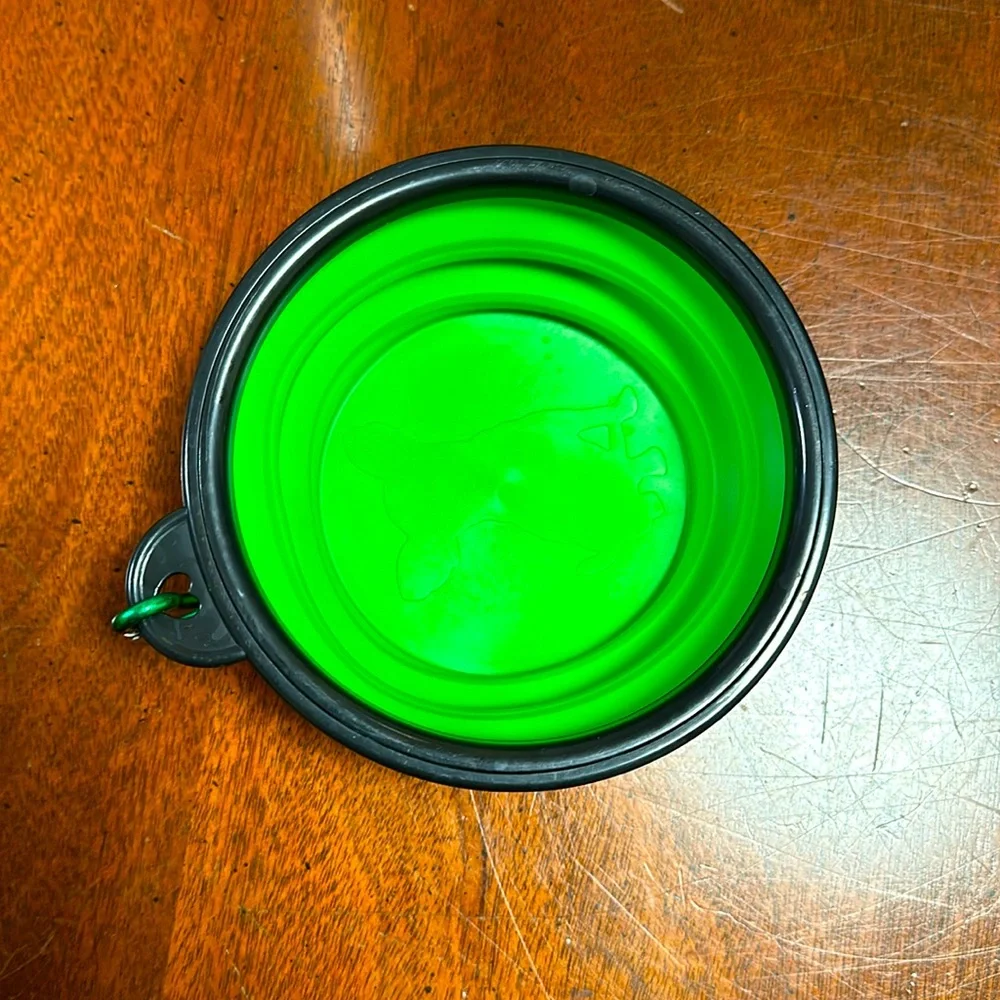 Portable dog water bowl